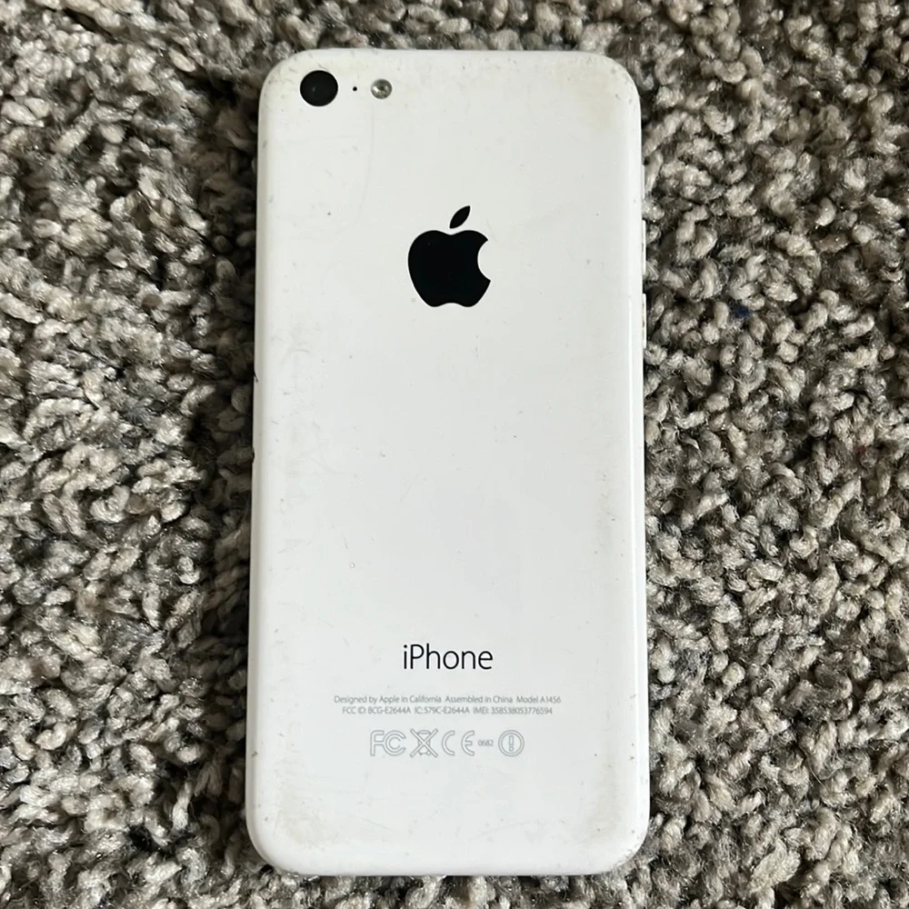 Apple iPhone 5C (for parts only) - Picture 1 of 5